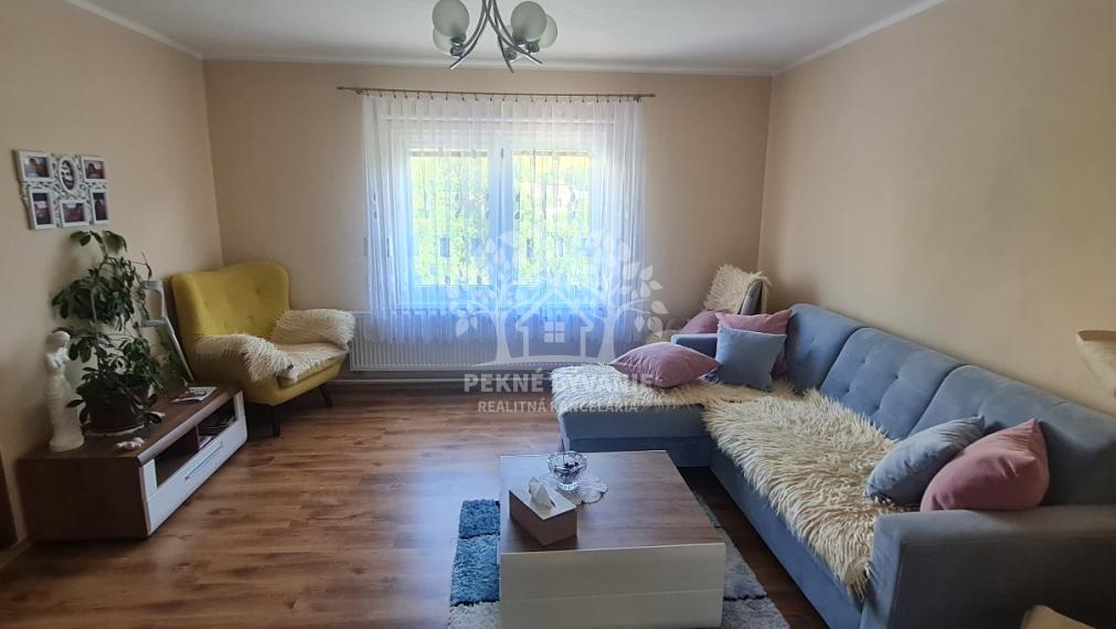 - R E Z E R V O V A N É -EXKLUZÍVNY RODINNÝ DOM, CHATA S KRÁSNYM VÝHĽADOM A TERASOU KOMPLET. REKONŠTRUKCIA ZARIADENÝ HOREHRONIE