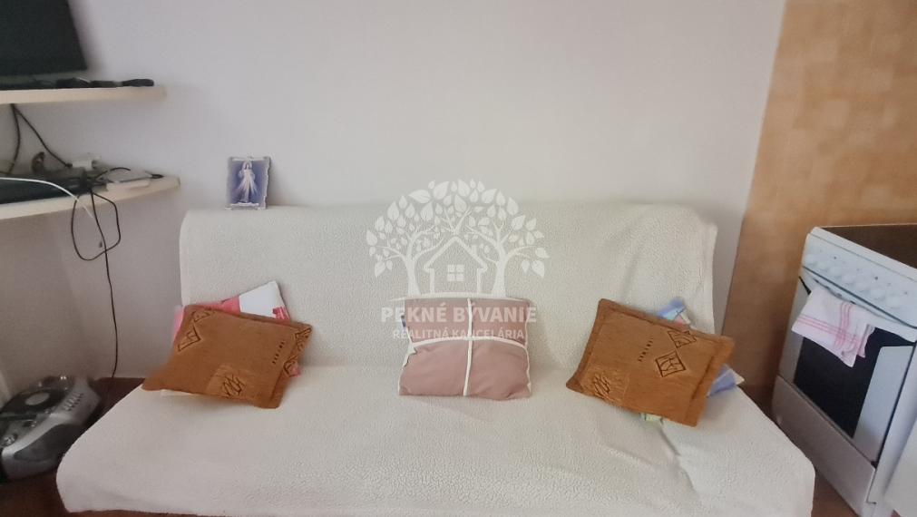 - R E Z E R V O V A N É -EXKLUZÍVNY RODINNÝ DOM, CHATA S KRÁSNYM VÝHĽADOM A TERASOU KOMPLET. REKONŠTRUKCIA ZARIADENÝ HOREHRONIE