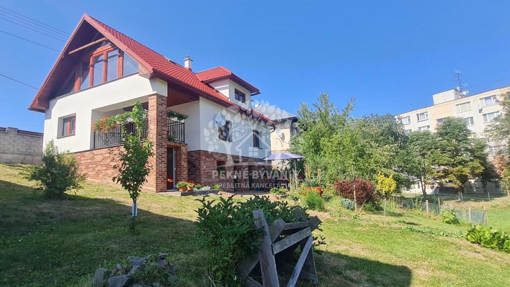 - R E Z E R V O V A N É -EXKLUZÍVNY RODINNÝ DOM, CHATA S KRÁSNYM VÝHĽADOM A TERASOU KOMPLET. REKONŠTRUKCIA ZARIADENÝ HOREHRONIE