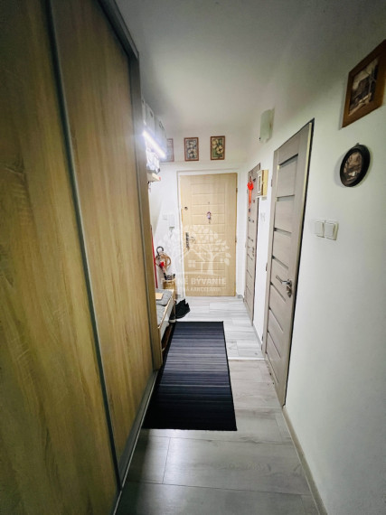 Na predaj 3 izbový zariadený kompletne zrekonštruovaný byt v Brezne s balkónom