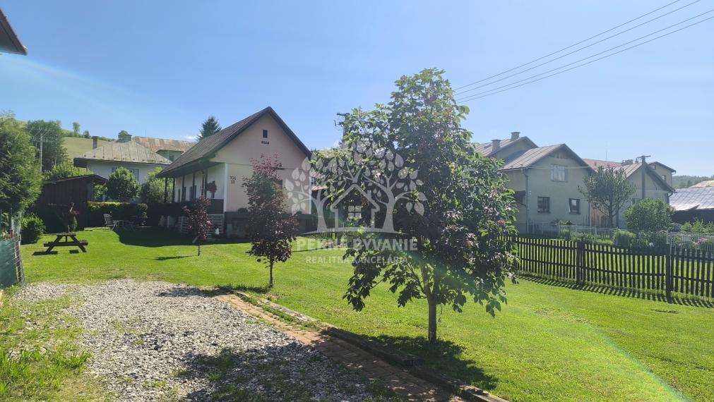 JEDINEČNÁ PONUKA! NÁDHERNÁ CHALUPA /RD/ VKUSNE ZARIADENÁ V RETRO ŠTÝLE SO STAROŽITNÝM NÁBYTKOM S PRVKAMI MODERNY KOMPLET ZREKONŠTRUOVANÁ