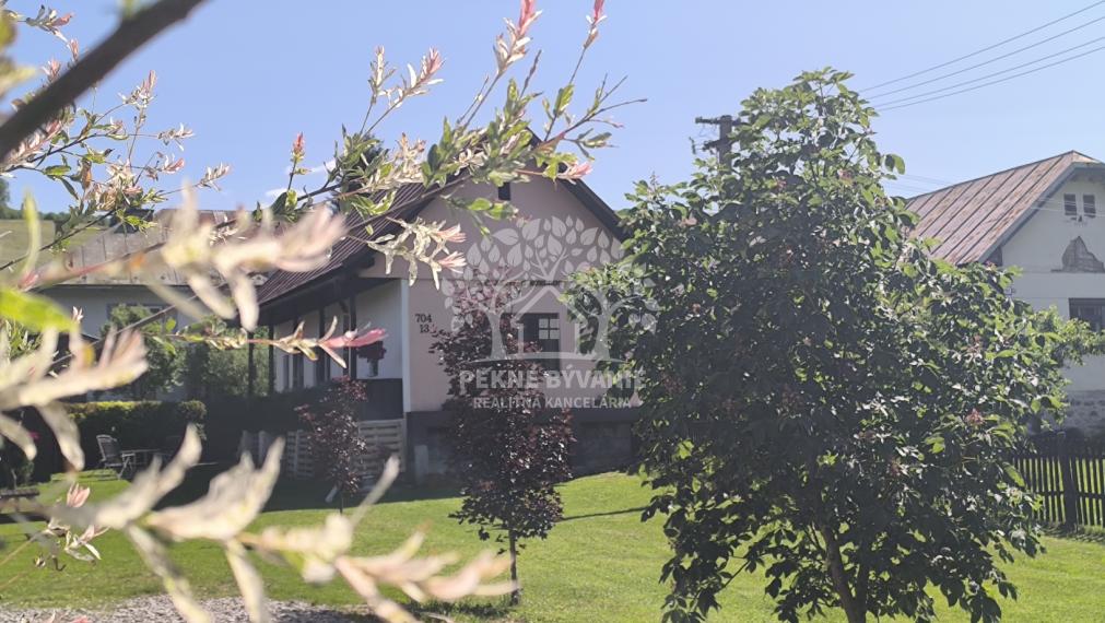 JEDINEČNÁ PONUKA! NÁDHERNÁ CHALUPA /RD/ VKUSNE ZARIADENÁ V RETRO ŠTÝLE SO STAROŽITNÝM NÁBYTKOM S PRVKAMI MODERNY KOMPLET ZREKONŠTRUOVANÁ