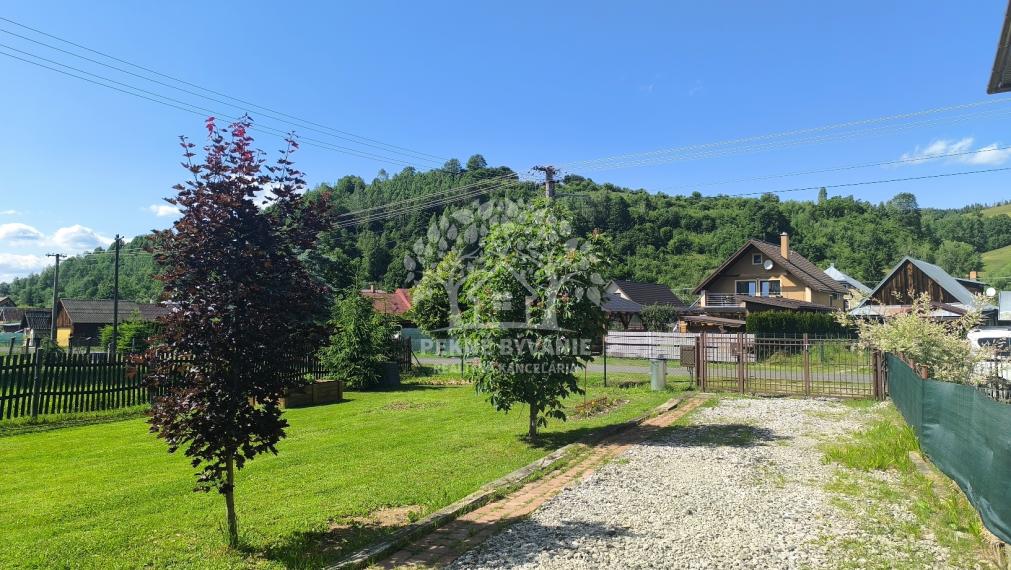 JEDINEČNÁ PONUKA! NÁDHERNÁ CHALUPA /RD/ VKUSNE ZARIADENÁ V RETRO ŠTÝLE SO STAROŽITNÝM NÁBYTKOM S PRVKAMI MODERNY KOMPLET ZREKONŠTRUOVANÁ