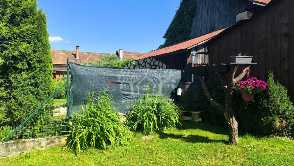 JEDINEČNÁ PONUKA! NÁDHERNÁ CHALUPA /RD/ VKUSNE ZARIADENÁ V RETRO ŠTÝLE SO STAROŽITNÝM NÁBYTKOM S PRVKAMI MODERNY KOMPLET ZREKONŠTRUOVANÁ