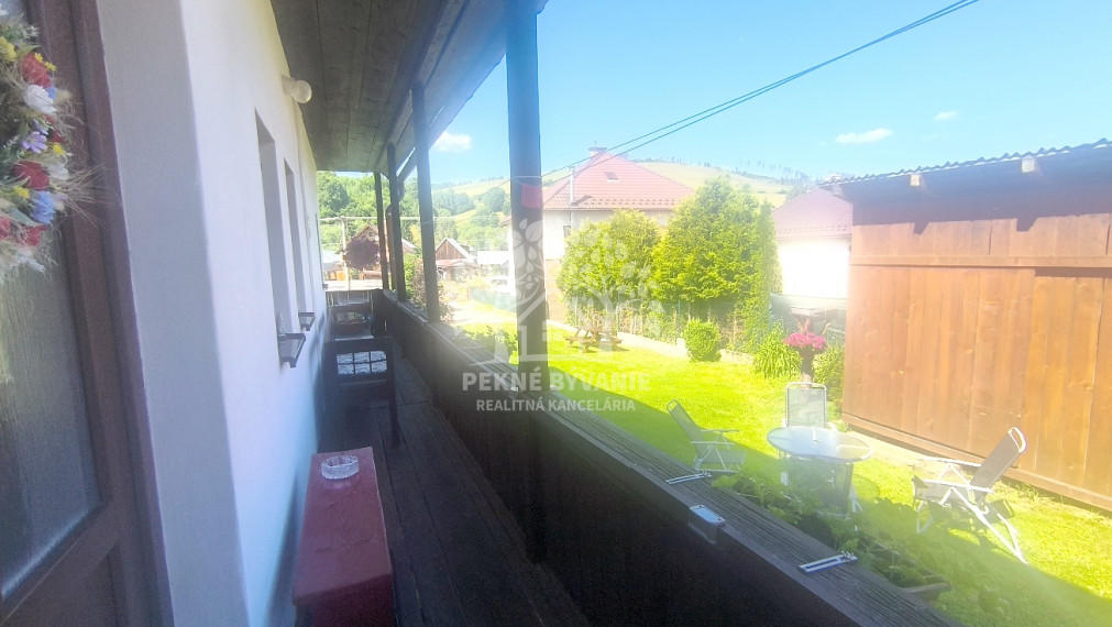 JEDINEČNÁ PONUKA! NÁDHERNÁ CHALUPA /RD/ VKUSNE ZARIADENÁ V RETRO ŠTÝLE SO STAROŽITNÝM NÁBYTKOM S PRVKAMI MODERNY KOMPLET ZREKONŠTRUOVANÁ