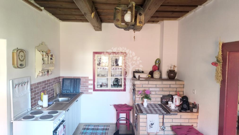 JEDINEČNÁ PONUKA! NÁDHERNÁ CHALUPA /RD/ VKUSNE ZARIADENÁ V RETRO ŠTÝLE SO STAROŽITNÝM NÁBYTKOM S PRVKAMI MODERNY KOMPLET ZREKONŠTRUOVANÁ