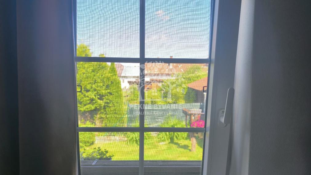 JEDINEČNÁ PONUKA! NÁDHERNÁ CHALUPA /RD/ VKUSNE ZARIADENÁ V RETRO ŠTÝLE SO STAROŽITNÝM NÁBYTKOM S PRVKAMI MODERNY KOMPLET ZREKONŠTRUOVANÁ