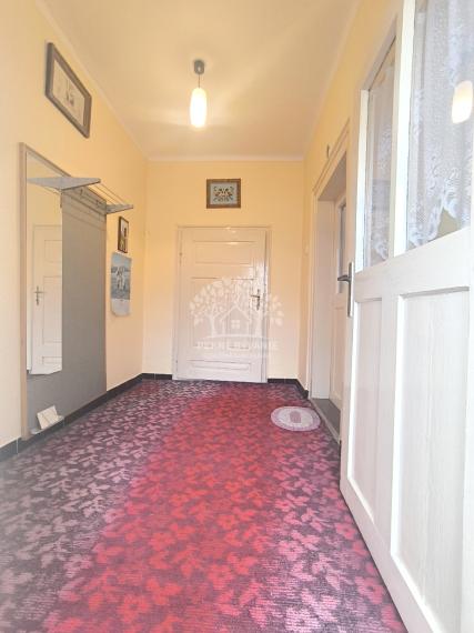 KRÁSNY UDRŽIAVANÝ MUROVANÝ RODINNÝ DOM CHALUPA S VÝBORNÝM POZEMKOM 832 M2 PRÍSTUPNÝM Z DVOCH ULÍC /DVA VSTUPY-MOŽNOSŤ ROZDELIŤ/ POLOMKA HOREHRONIE