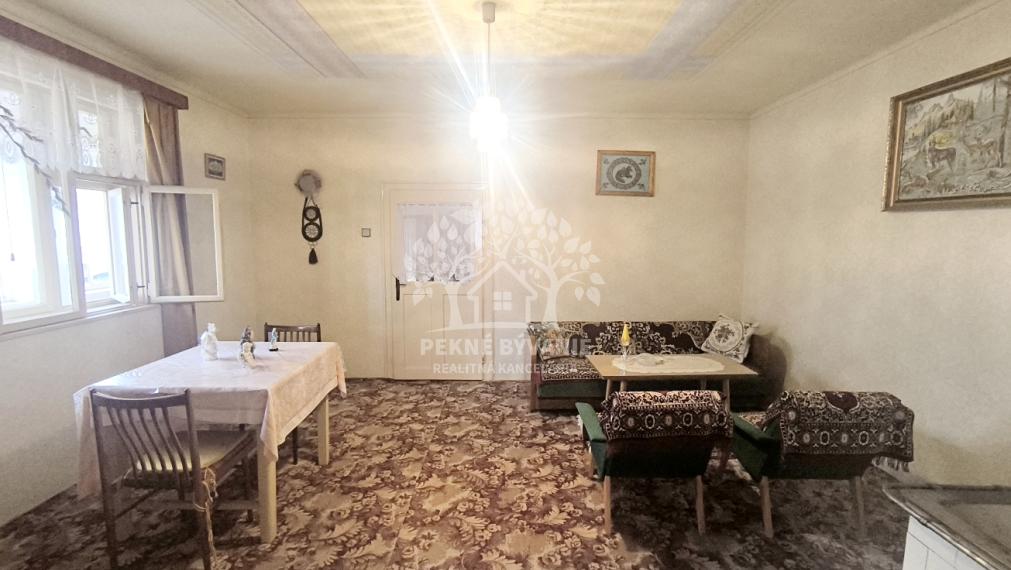 KRÁSNY UDRŽIAVANÝ MUROVANÝ RODINNÝ DOM CHALUPA S VÝBORNÝM POZEMKOM 832 M2 PRÍSTUPNÝM Z DVOCH ULÍC /DVA VSTUPY-MOŽNOSŤ ROZDELIŤ/ POLOMKA HOREHRONIE