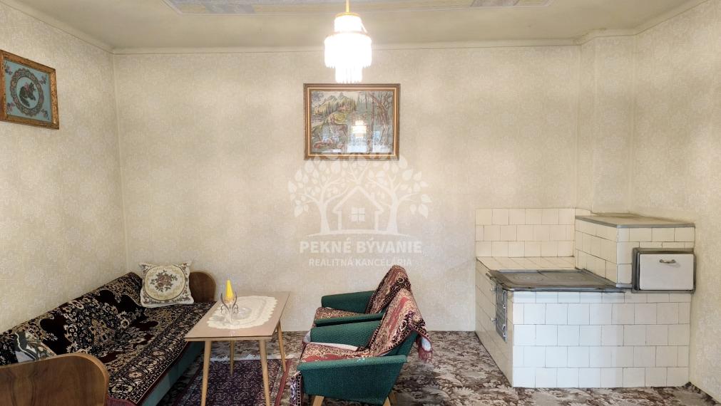 KRÁSNY UDRŽIAVANÝ MUROVANÝ RODINNÝ DOM CHALUPA S VÝBORNÝM POZEMKOM 832 M2 PRÍSTUPNÝM Z DVOCH ULÍC /DVA VSTUPY-MOŽNOSŤ ROZDELIŤ/ POLOMKA HOREHRONIE