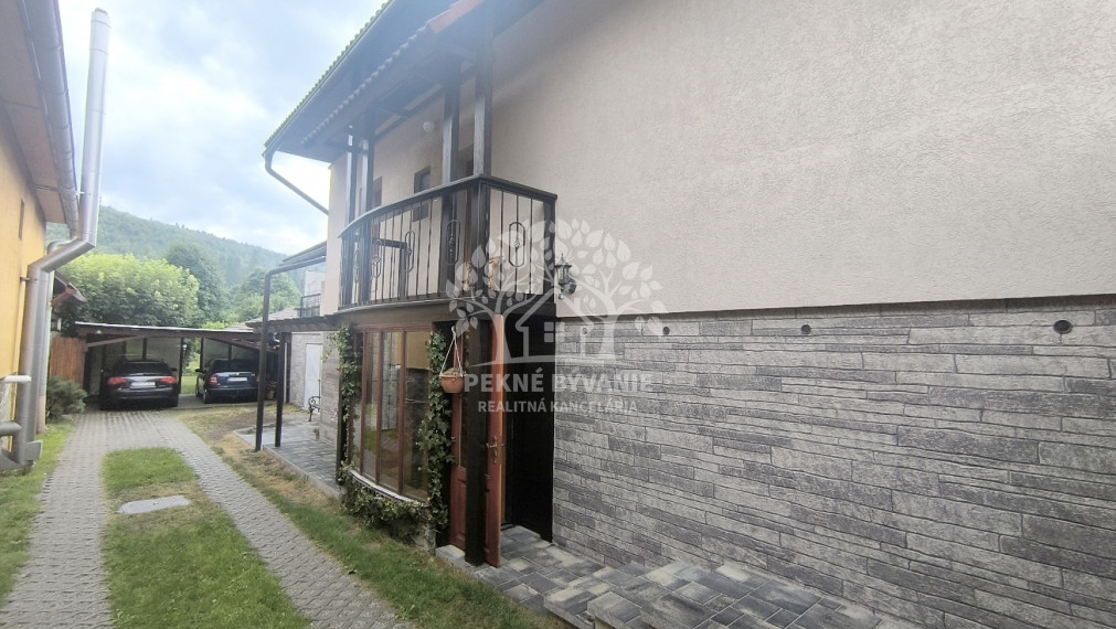 - R E Z E R V O V A N É - RD PO KOMPLETNEJ KVALITNEJ REKONŠTRUKCII TERASA BALKÓN KRB GARÁŽ SAUNA ZARIADENÝ DREVENÝM MASÍVNYM NÁBYTKOM