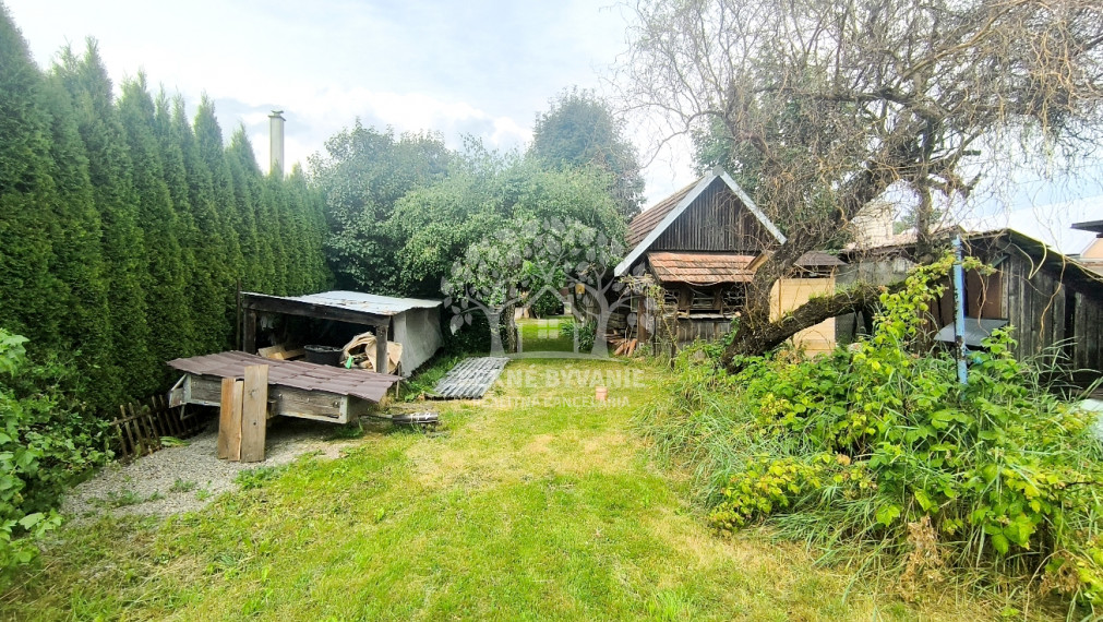 - R E Z E R V O V A N É - RD PO KOMPLETNEJ KVALITNEJ REKONŠTRUKCII TERASA BALKÓN KRB GARÁŽ SAUNA ZARIADENÝ DREVENÝM MASÍVNYM NÁBYTKOM