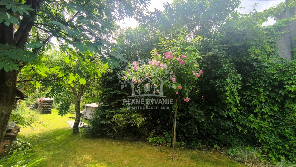 - R E Z E R V O V A N É - RD PO KOMPLETNEJ KVALITNEJ REKONŠTRUKCII TERASA BALKÓN KRB GARÁŽ SAUNA ZARIADENÝ DREVENÝM MASÍVNYM NÁBYTKOM