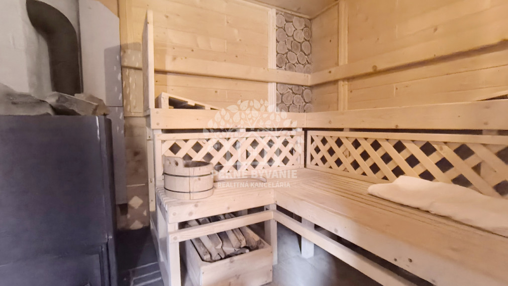 - R E Z E R V O V A N É - RD PO KOMPLETNEJ KVALITNEJ REKONŠTRUKCII TERASA BALKÓN KRB GARÁŽ SAUNA ZARIADENÝ DREVENÝM MASÍVNYM NÁBYTKOM