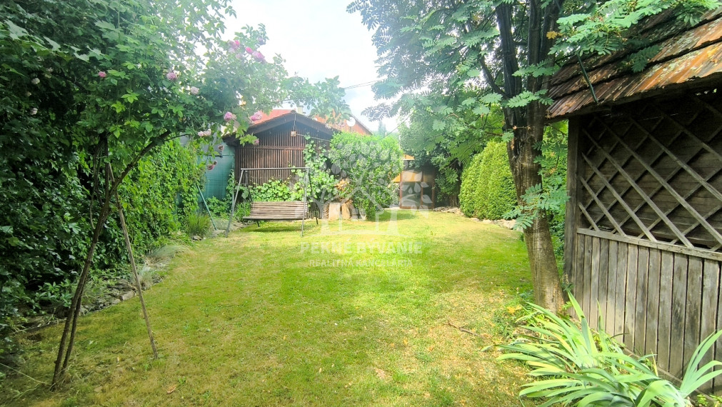 - R E Z E R V O V A N É - RD PO KOMPLETNEJ KVALITNEJ REKONŠTRUKCII TERASA BALKÓN KRB GARÁŽ SAUNA ZARIADENÝ DREVENÝM MASÍVNYM NÁBYTKOM