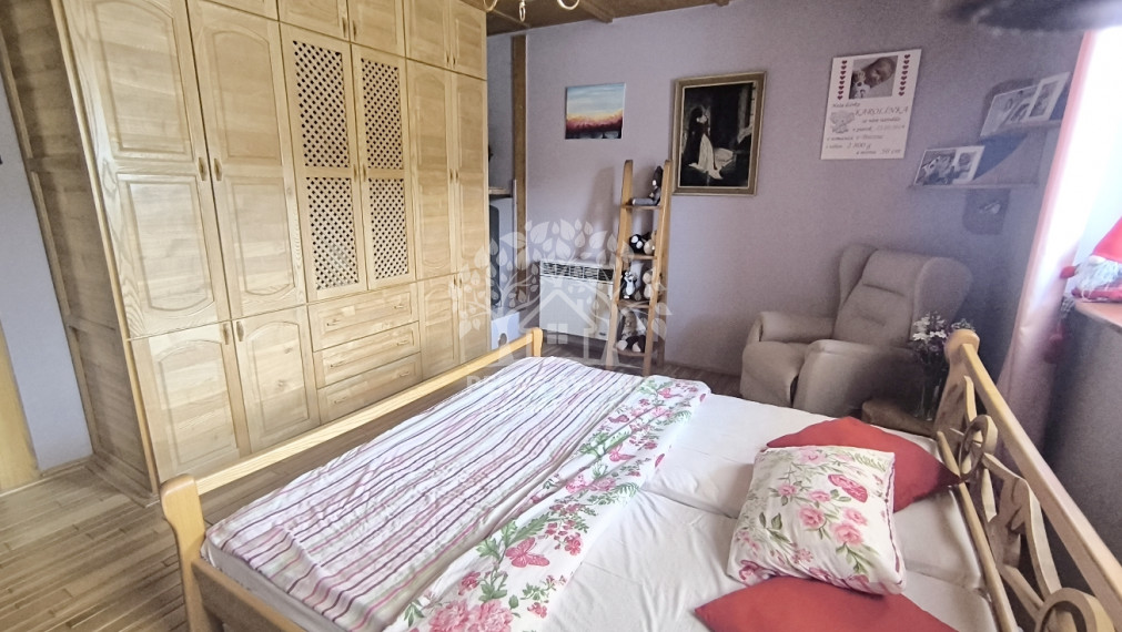 - R E Z E R V O V A N É - RD PO KOMPLETNEJ KVALITNEJ REKONŠTRUKCII TERASA BALKÓN KRB GARÁŽ SAUNA ZARIADENÝ DREVENÝM MASÍVNYM NÁBYTKOM