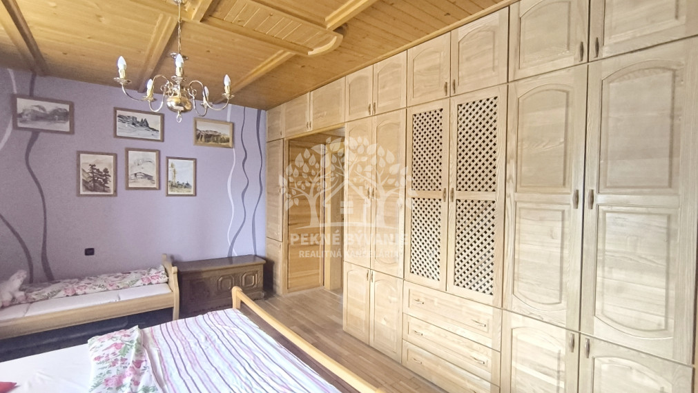 - R E Z E R V O V A N É - RD PO KOMPLETNEJ KVALITNEJ REKONŠTRUKCII TERASA BALKÓN KRB GARÁŽ SAUNA ZARIADENÝ DREVENÝM MASÍVNYM NÁBYTKOM