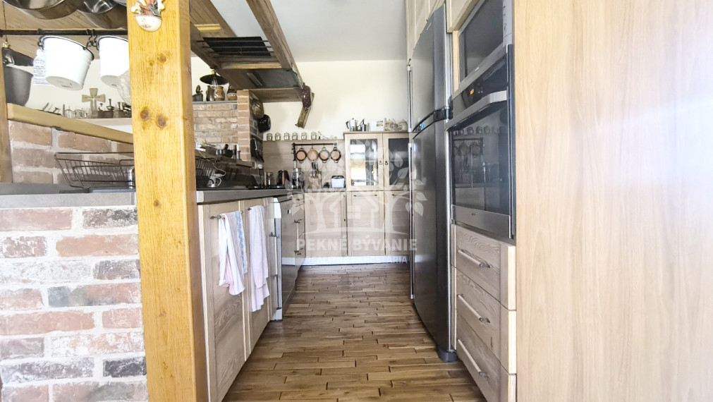 - R E Z E R V O V A N É - RD PO KOMPLETNEJ KVALITNEJ REKONŠTRUKCII TERASA BALKÓN KRB GARÁŽ SAUNA ZARIADENÝ DREVENÝM MASÍVNYM NÁBYTKOM