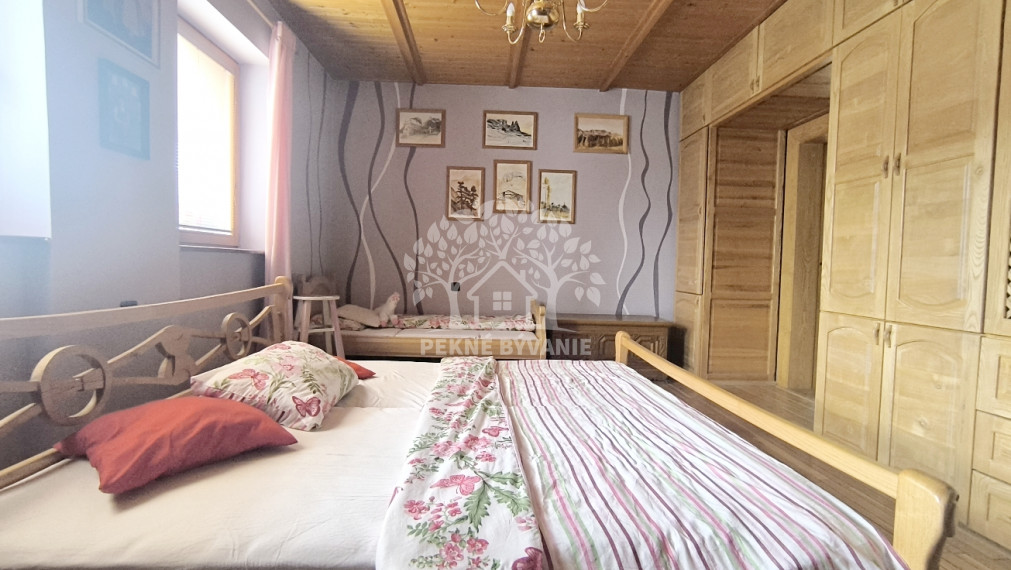 - R E Z E R V O V A N É - RD PO KOMPLETNEJ KVALITNEJ REKONŠTRUKCII TERASA BALKÓN KRB GARÁŽ SAUNA ZARIADENÝ DREVENÝM MASÍVNYM NÁBYTKOM