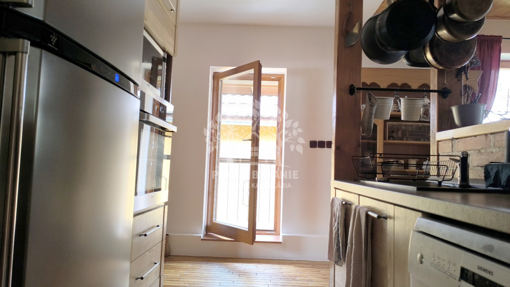 - R E Z E R V O V A N É - RD PO KOMPLETNEJ KVALITNEJ REKONŠTRUKCII TERASA BALKÓN KRB GARÁŽ SAUNA ZARIADENÝ DREVENÝM MASÍVNYM NÁBYTKOM