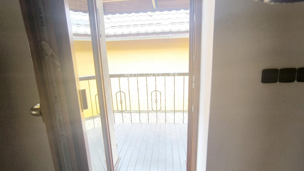 - R E Z E R V O V A N É - RD PO KOMPLETNEJ KVALITNEJ REKONŠTRUKCII TERASA BALKÓN KRB GARÁŽ SAUNA ZARIADENÝ DREVENÝM MASÍVNYM NÁBYTKOM