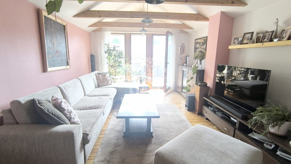 - R E Z E R V O V A N É - RD PO KOMPLETNEJ KVALITNEJ REKONŠTRUKCII TERASA BALKÓN KRB GARÁŽ SAUNA ZARIADENÝ DREVENÝM MASÍVNYM NÁBYTKOM