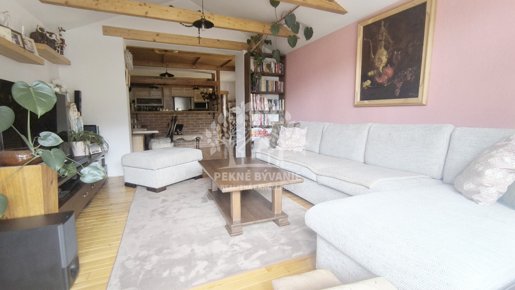 - R E Z E R V O V A N É - RD PO KOMPLETNEJ KVALITNEJ REKONŠTRUKCII TERASA BALKÓN KRB GARÁŽ SAUNA ZARIADENÝ DREVENÝM MASÍVNYM NÁBYTKOM