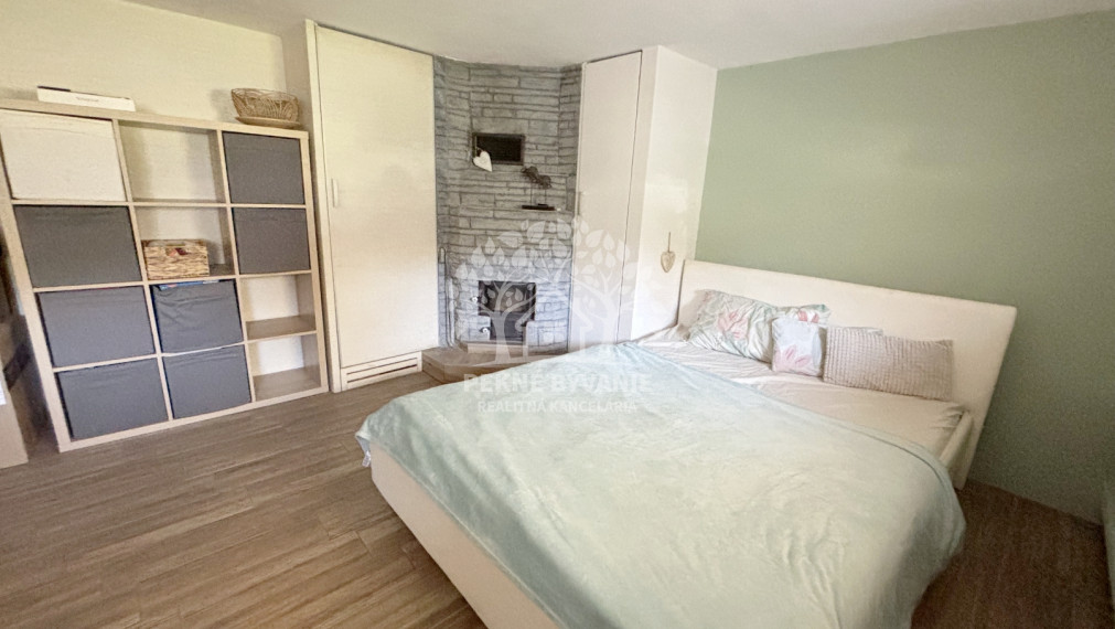 - R E Z E R V O V A N É - RD PO KOMPLETNEJ KVALITNEJ REKONŠTRUKCII TERASA BALKÓN KRB GARÁŽ SAUNA ZARIADENÝ DREVENÝM MASÍVNYM NÁBYTKOM