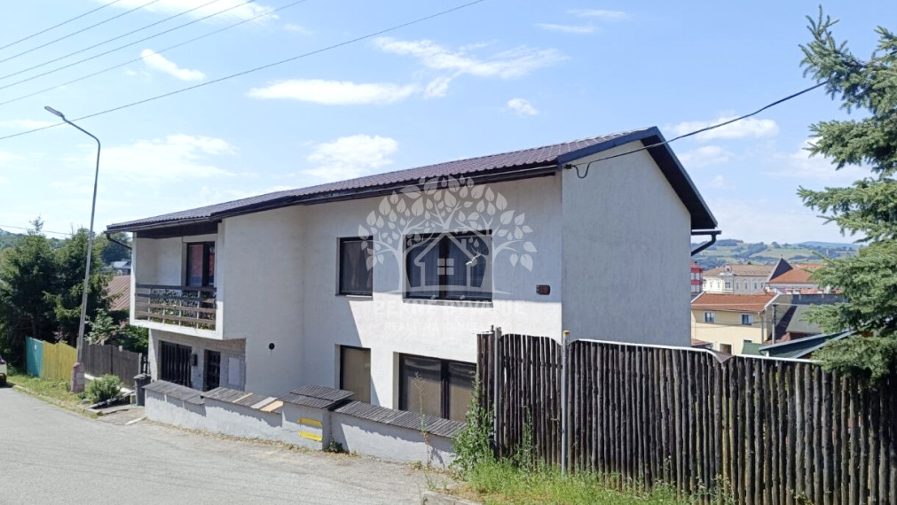 RD S KRÁSNYM POZEMKOM /237M2/ GARÁŽ,KRB,NOVÁ STRECHA PRI CENTRE MESTA BREZNO NAPRIEK TOMU V KĽUDNEJ LOKALITE