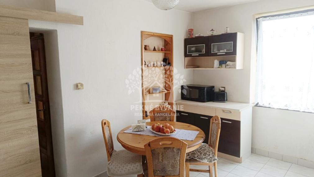 RD S KRÁSNYM POZEMKOM /237M2/ GARÁŽ,KRB,NOVÁ STRECHA PRI CENTRE MESTA BREZNO NAPRIEK TOMU V KĽUDNEJ LOKALITE