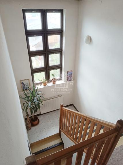 RD S KRÁSNYM POZEMKOM /237M2/ GARÁŽ,KRB,NOVÁ STRECHA PRI CENTRE MESTA BREZNO NAPRIEK TOMU V KĽUDNEJ LOKALITE