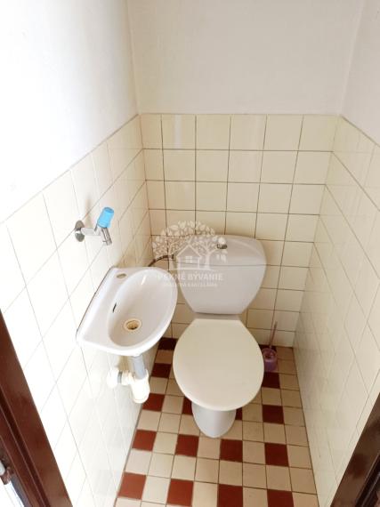 RD S KRÁSNYM POZEMKOM /237M2/ GARÁŽ,KRB,NOVÁ STRECHA PRI CENTRE MESTA BREZNO NAPRIEK TOMU V KĽUDNEJ LOKALITE