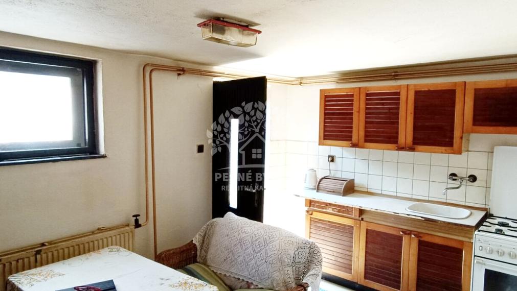 RD S KRÁSNYM POZEMKOM /237M2/ GARÁŽ,KRB,NOVÁ STRECHA PRI CENTRE MESTA BREZNO NAPRIEK TOMU V KĽUDNEJ LOKALITE