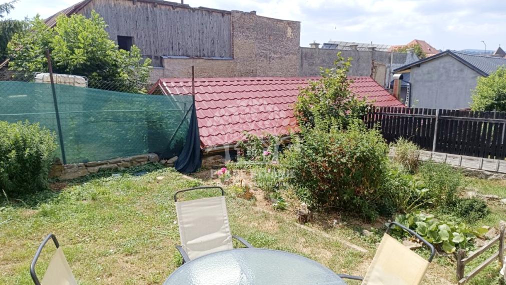 RD S KRÁSNYM POZEMKOM /237M2/ GARÁŽ,KRB,NOVÁ STRECHA PRI CENTRE MESTA BREZNO NAPRIEK TOMU V KĽUDNEJ LOKALITE