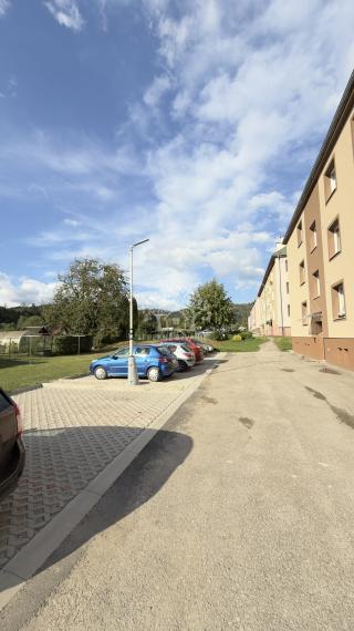 —ZNOVA V PONUKE — NA PREDAJ slnečný 2i byt VALASKÁ