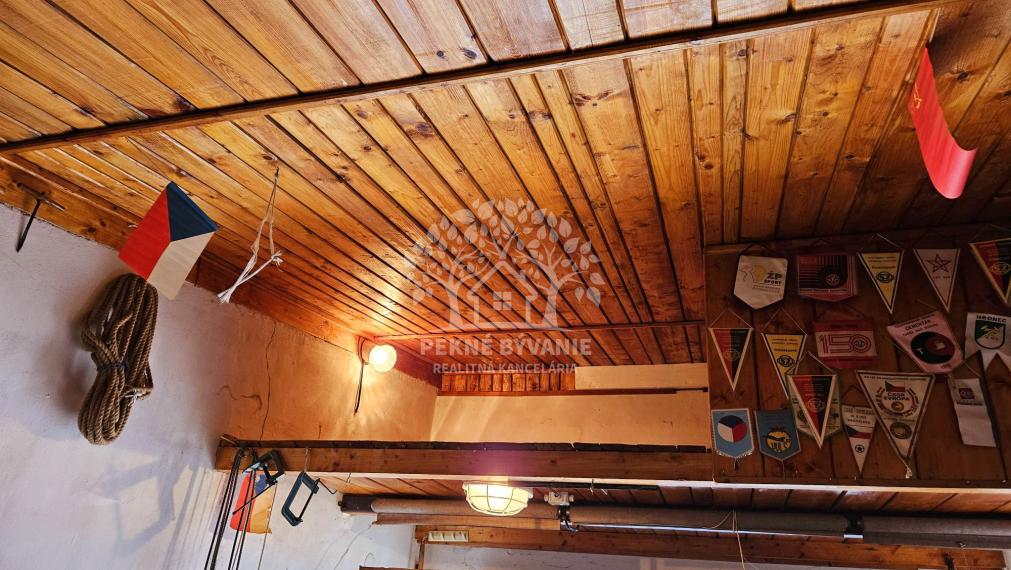 PREDANÉ: murovaná garáž 19m2 s elektrinou v Brezne