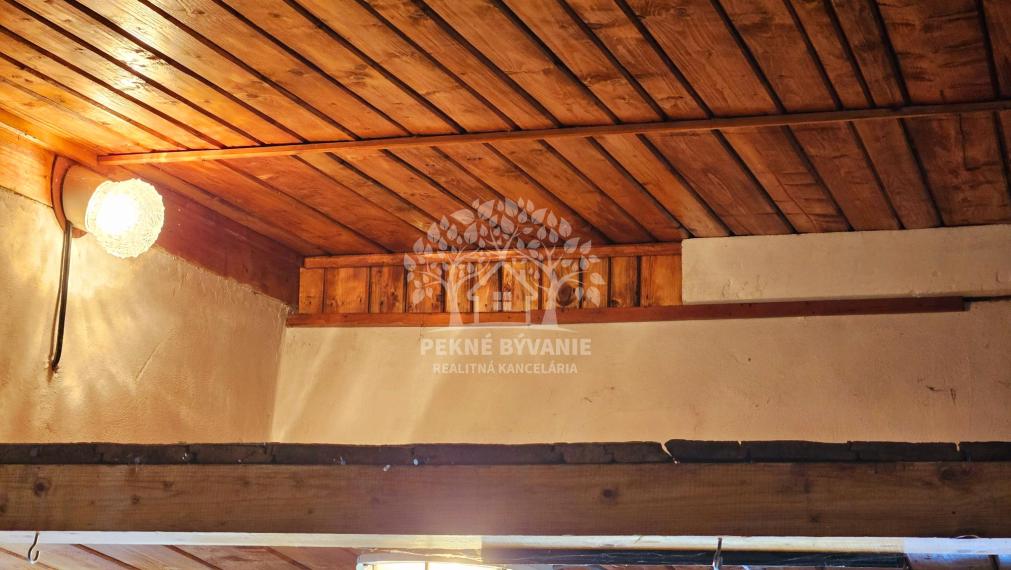 PREDANÉ: murovaná garáž 19m2 s elektrinou v Brezne