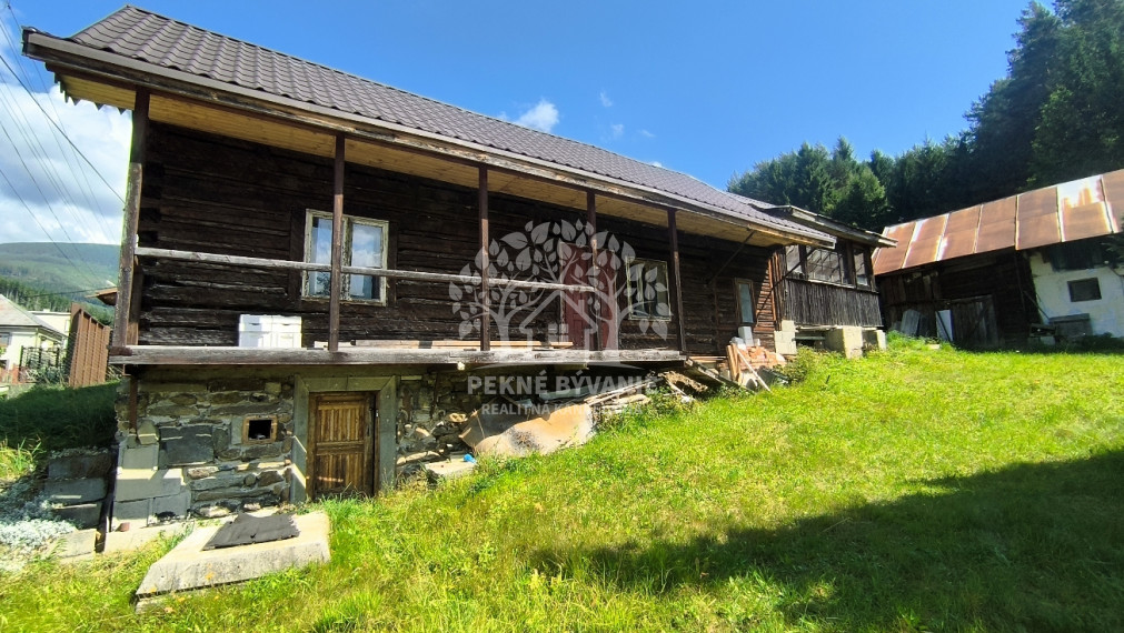 NÁDHERNÁ DREVENICA NOVÁ STRECHA, NOVÁ ELEKTRINA, STUDŇA, SO SLNEČNÝM POZEMKOM /538M2/ TICHÁ LOKALITA POHORELÁ HOREHRONIE