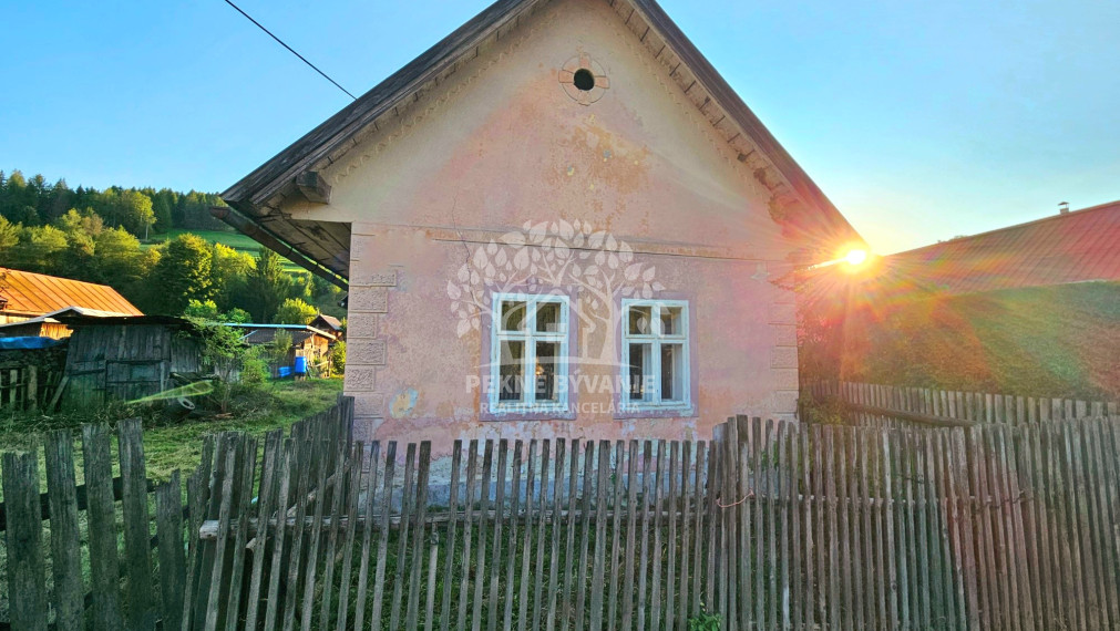 • PREDANÉ • : chalupa v povôdnom stave Čierny Balog pár minút k lyžiarskemu stredisku