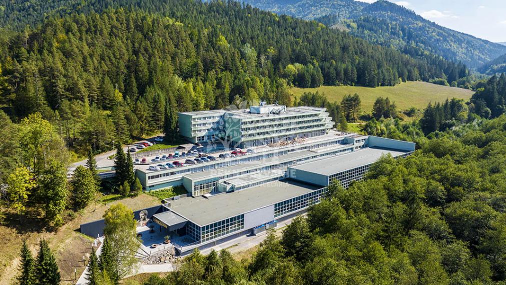 PREDAJ: dom v pôvodnom stave v obci Brusno s právopl.stavebným povolením 19min.od BB