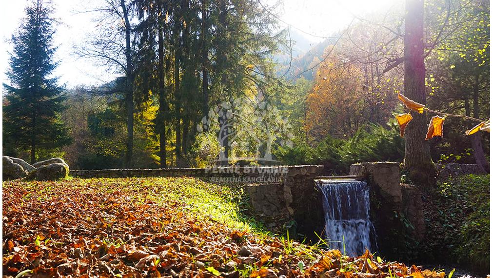 PREDAJ: dom v pôvodnom stave v obci Brusno s právopl.stavebným povolením 19min.od BB