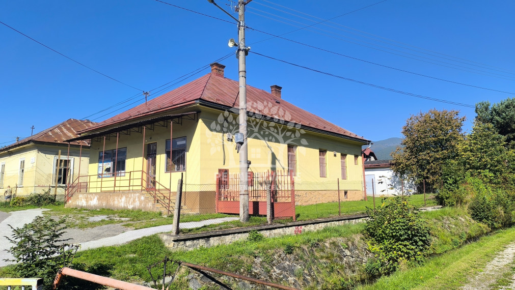 VÝHODNÁ INVESTÍCIA: ZAUJÍMAVÁ NEHNUTEĽNOSŤ VHODNÁ NA MNOHO VYUŽITÍ!! KRÁSNA ROVINATÁ SLNEČNÁ ZÁHRADA, TRI GARÁŽE, PRI PLYTKOM POTOČIKU