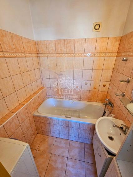 PREDAJ: slnečný 3i byt 84m2 v centre Brezna