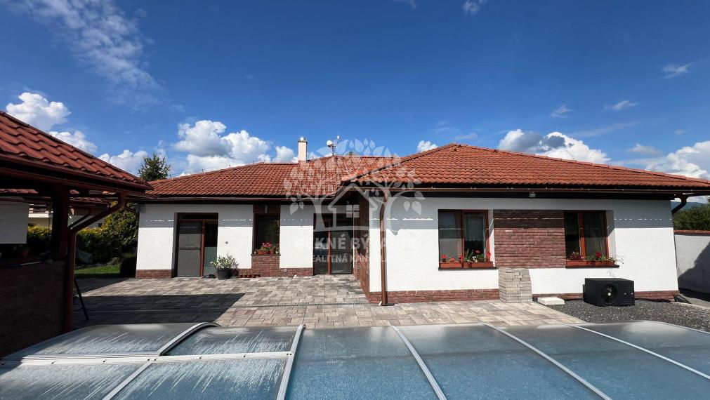 Výnimočný rodinný dom v Brezne, Bazén, 1289 m2 pozemok
