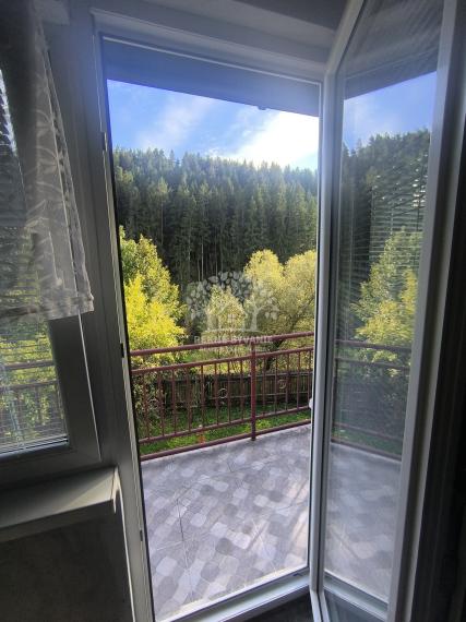 - R E Z E R V O V A N É - DOM CHALUPA V TICHEJ BOČNEJ ULICI - POLOSAMOTA S MAXIMÁLNYM SÚKROMÍM A NÁDHERNÝM VÝHĽADOM HOREHRONIE