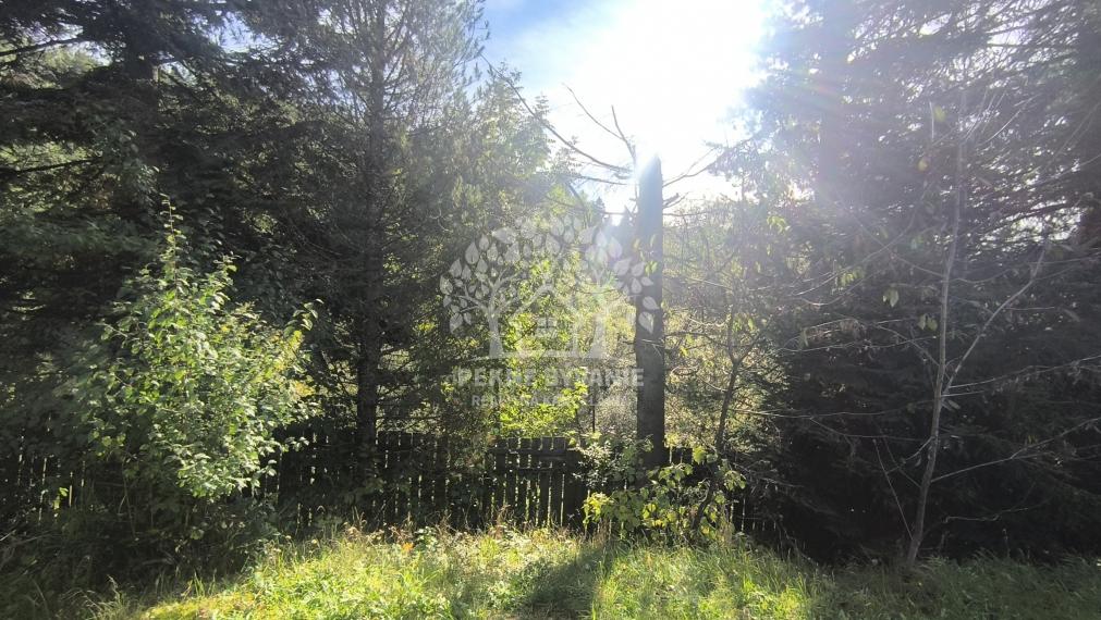 - R E Z E R V O V A N É - DOM CHALUPA V TICHEJ BOČNEJ ULICI - POLOSAMOTA S MAXIMÁLNYM SÚKROMÍM A NÁDHERNÝM VÝHĽADOM HOREHRONIE