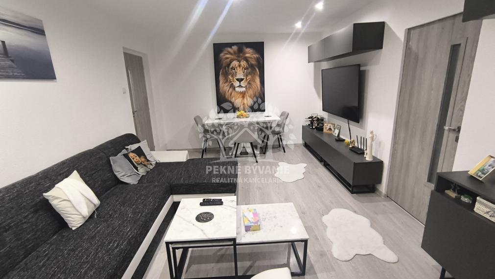 - R E Z E R V O V A N É - EXKLUZÍVNY 2 IZBOVÝ BYT BREZNO