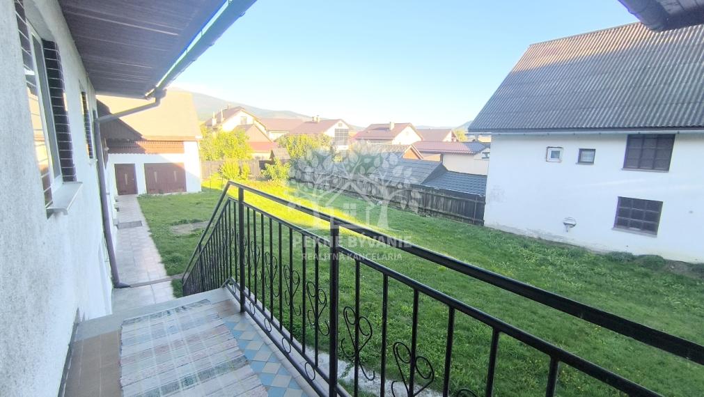 DVOJGENERAČNÝ DOM S DVOMI BYTOVÝMI JEDNOTKAMI A ODDELENÝMI VCHODMI S KRÁSNYM SLNEČNÝM POZEMKOM V SUPER LOKALITE OBCE HEĽPA HOREHRONIE