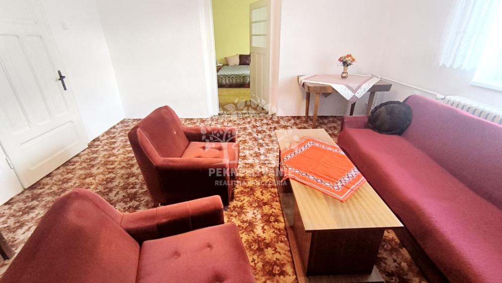 DVOJGENERAČNÝ DOM S DVOMI BYTOVÝMI JEDNOTKAMI A ODDELENÝMI VCHODMI S KRÁSNYM SLNEČNÝM POZEMKOM V SUPER LOKALITE OBCE HEĽPA HOREHRONIE