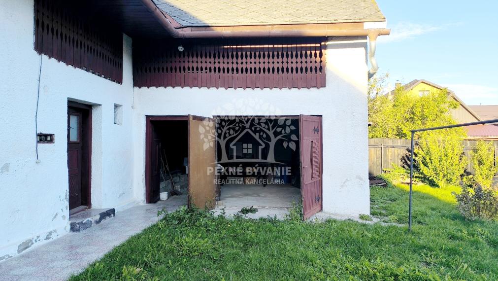 DVOJGENERAČNÝ DOM S DVOMI BYTOVÝMI JEDNOTKAMI A ODDELENÝMI VCHODMI S KRÁSNYM SLNEČNÝM POZEMKOM V SUPER LOKALITE OBCE HEĽPA HOREHRONIE